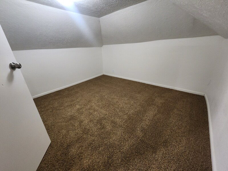 Building Photo - 1028 Capitol St