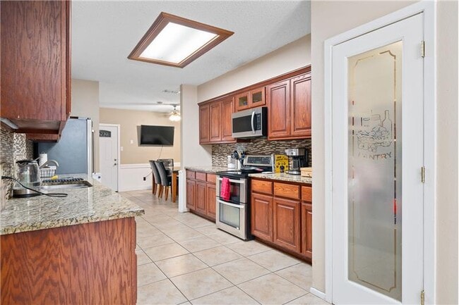 Building Photo - 13737 River Canyon Dr