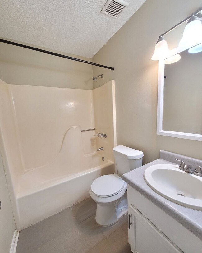Building Photo - 6506 Colonial Dr