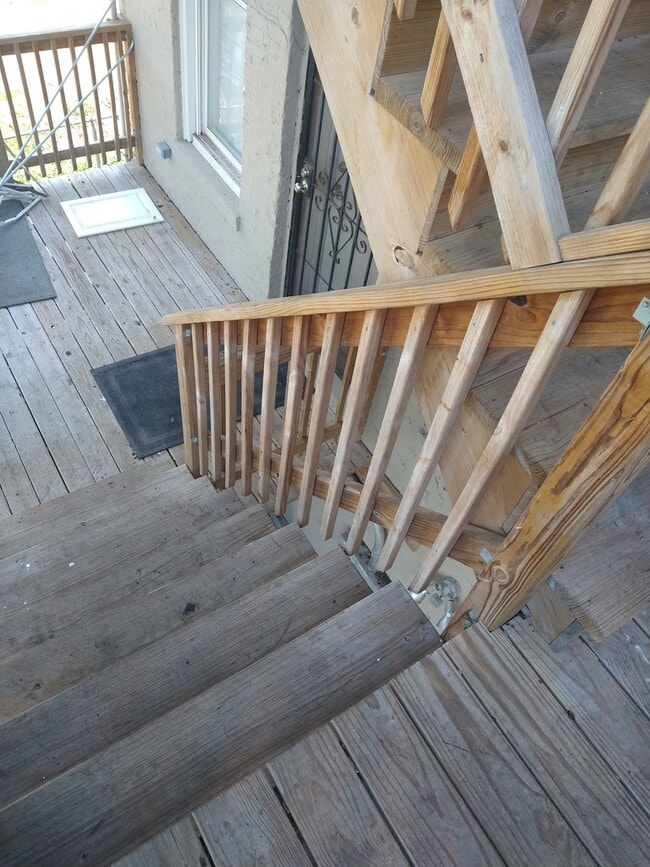 Building Photo - 209 S Albany Ave