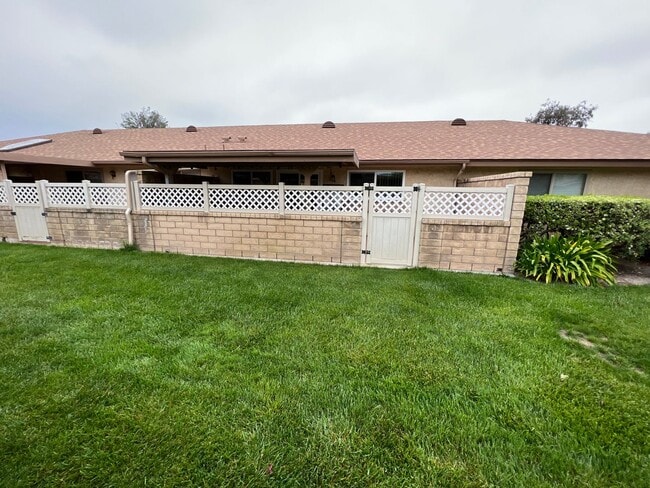 Building Photo - Very Updated Newport Home in Leisure Village