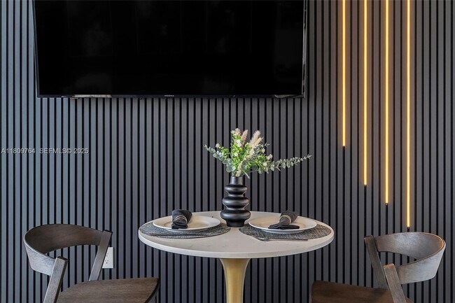 Building Photo - 601 NE 1st Ave