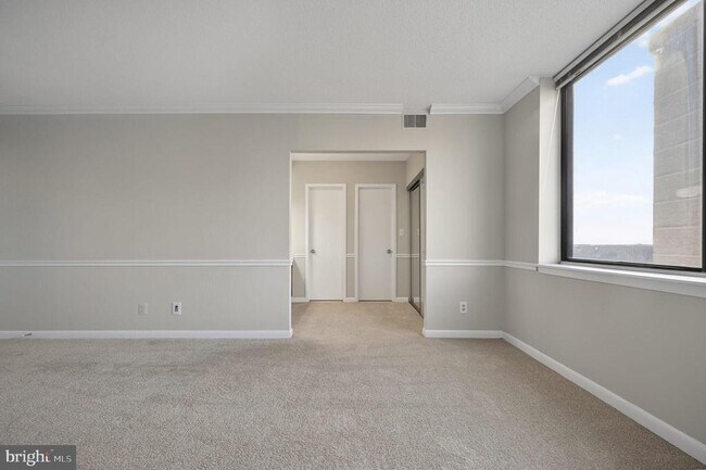 Building Photo - 3709 S George Mason Dr