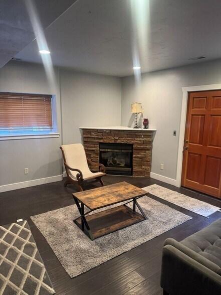 Building Photo - 5476 Cross Country Way