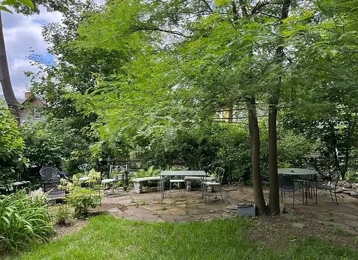 several patios with WIFI - 7 Revere St