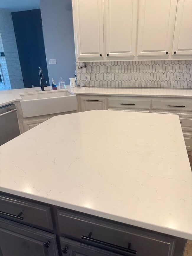 Building Photo - open concept 4bd - rent to own