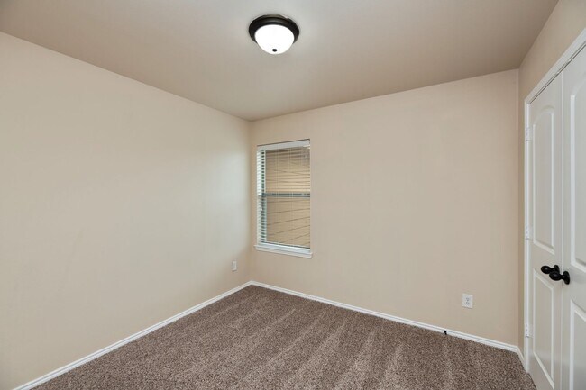 Building Photo - Beautiful 3 Bedroom Townhome located in Lavon,Texas!