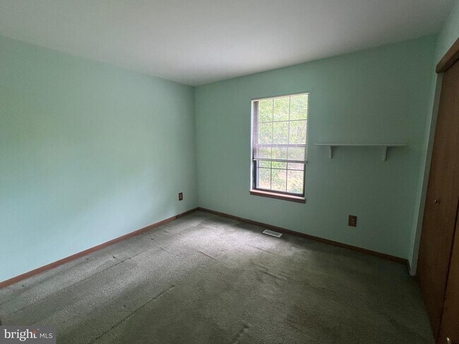 Building Photo - 125 Lower Shore Rd