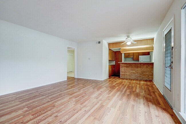 Building Photo - 3703 Roseland St