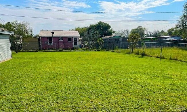 Building Photo - 10 Jesus R Cruz