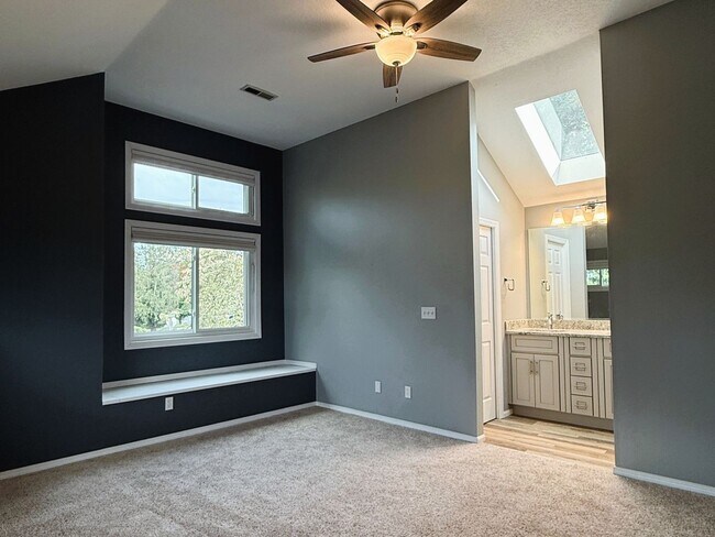 Building Photo - Bright & Spacious 3-Bedroom Home – Ideal for Entertaining & Everyday Comfort