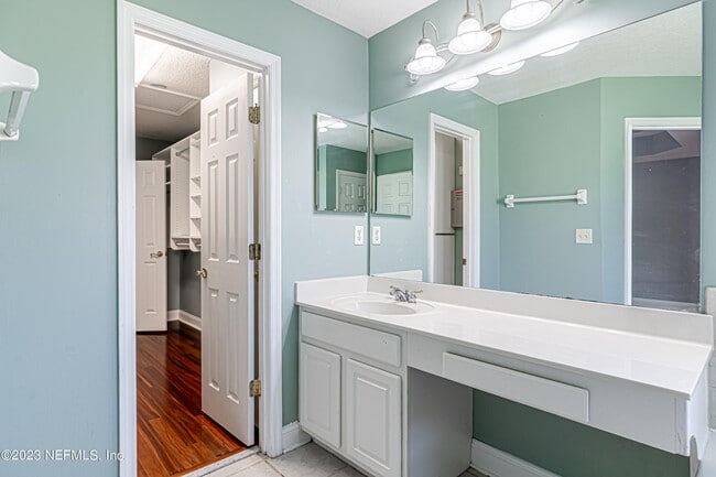 Building Photo - 2465 Pinehurst Ln