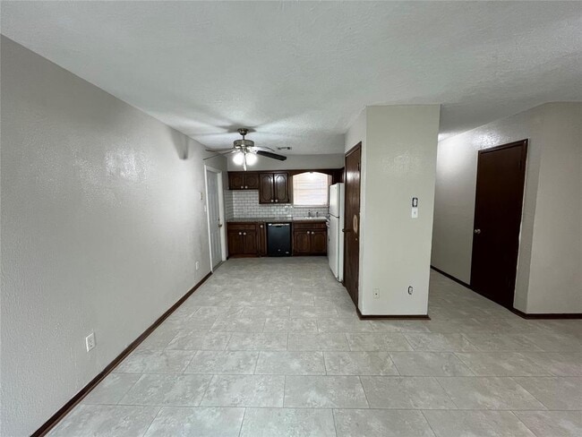 Building Photo - 1505 Kingston Rd