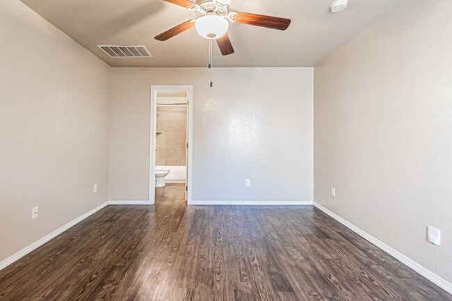 Building Photo - Buena Vida awaits for you!