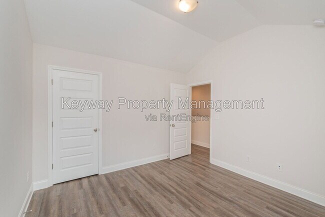 Building Photo - 319 Sumac Trail