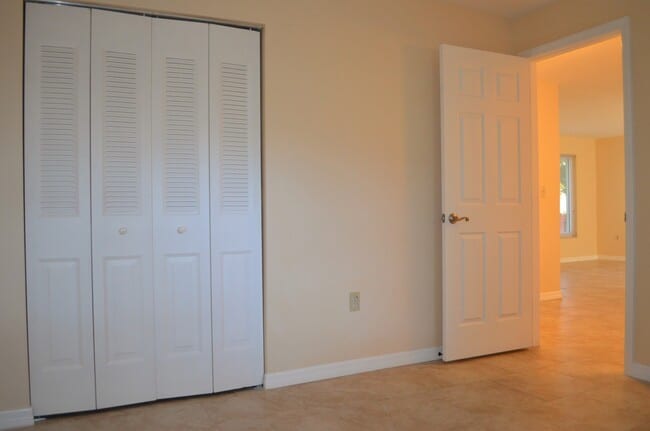Building Photo - Beautiful upgraded home in Great Neighborhood! AVAILABLE IN DECEMBER!