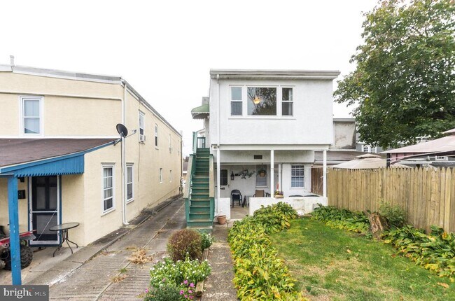 Building Photo - 431 Main St