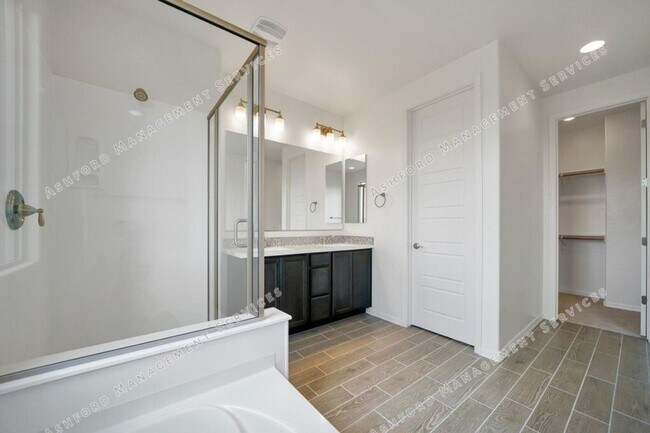 Building Photo - Luxury 3-Bedroom Townhome with Rooftop Dec...