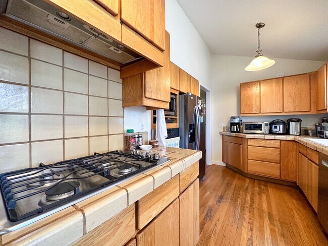 Building Photo - 15694 Longwood Dr