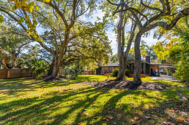 Building Photo - 774 Creekside Dr