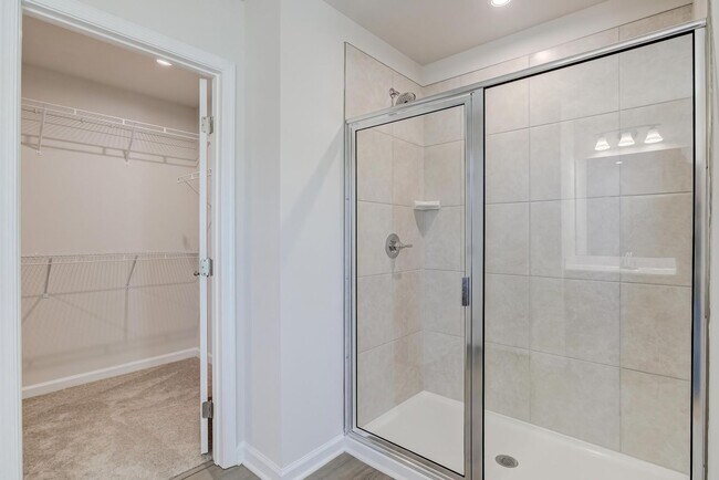 Building Photo - 5 Bedroom Home in Youngsville, right off o...