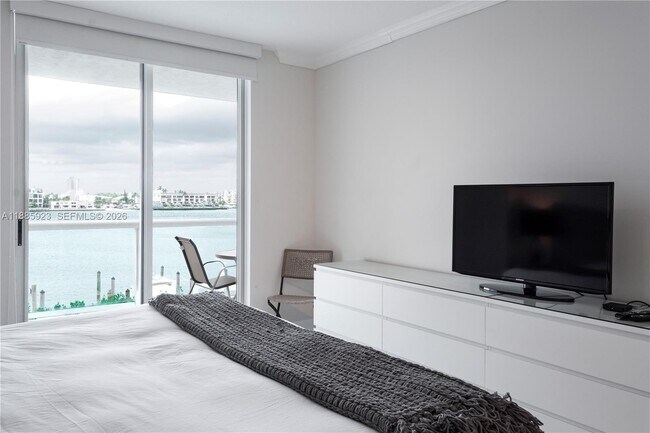 Building Photo - 17050 N Bay Rd