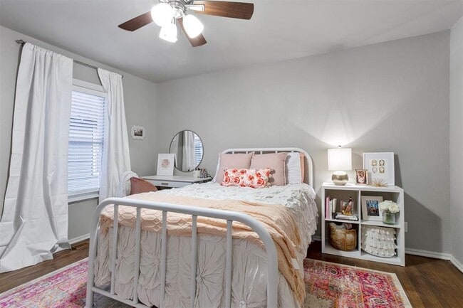 Building Photo - 520 E 17th Ave