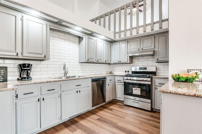 Building Photo - 8321 Breezewood Dr