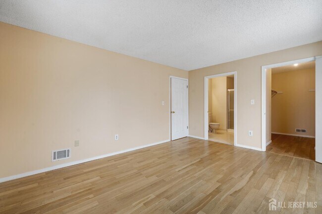 Building Photo - 318 Wimbeldon Ct