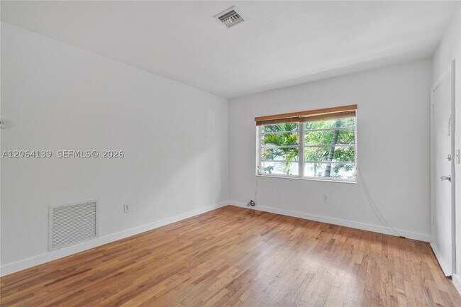 Building Photo - 411 Santander Ave
