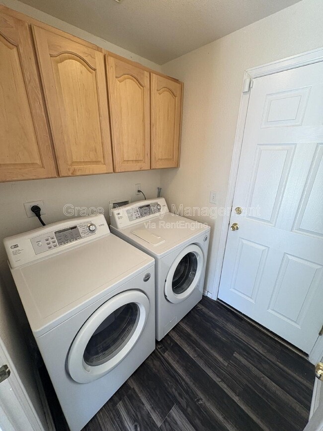 Building Photo - 910 Humboldt Way