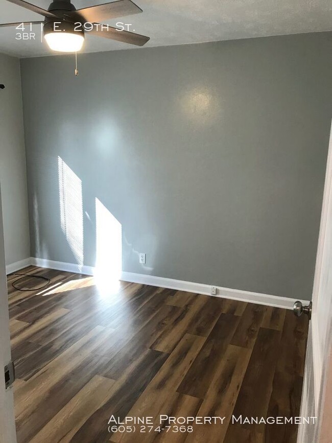Building Photo - 3 Bed/2 Bath Home Near McKennan Park!