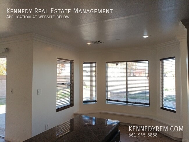 Building Photo - 1843 E Mesa Dr