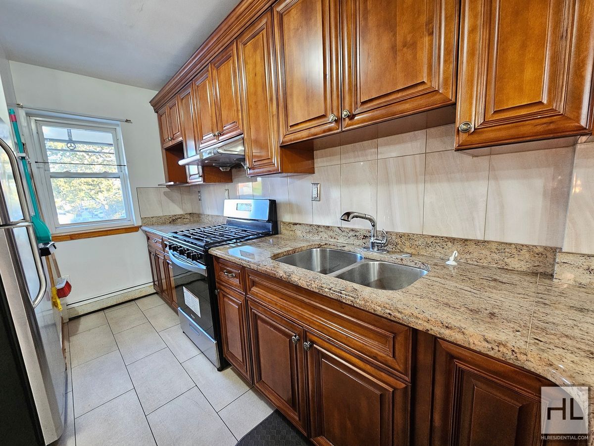 Building Photo - Spacious 3-Bedroom Apartment in Woodside