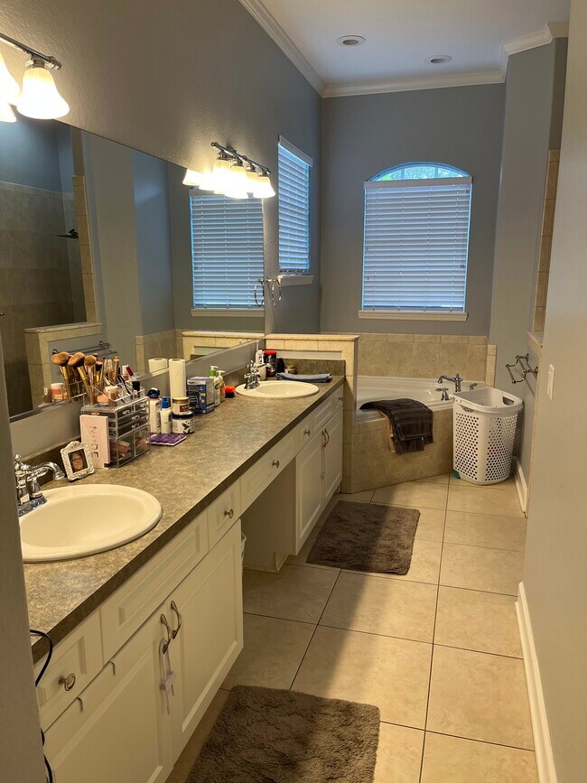 Building Photo - 1895 Orangewood Ct