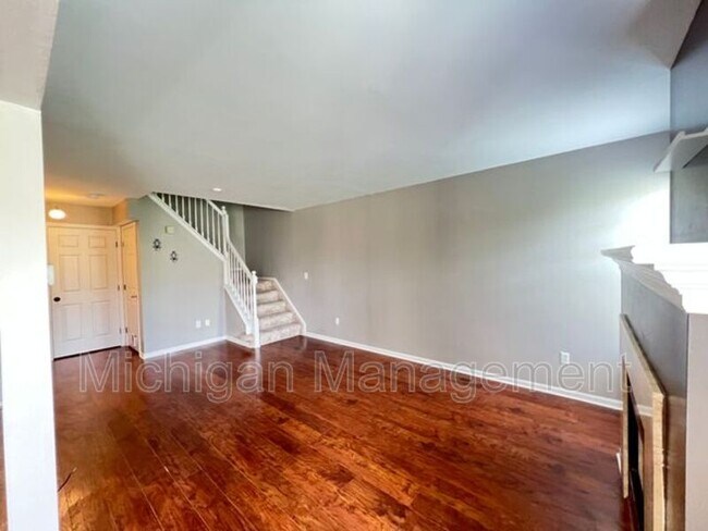 Building Photo - 4174 Hunters Cir E