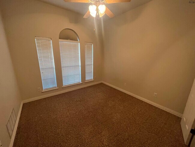 Building Photo - 4927 Legacy Dr