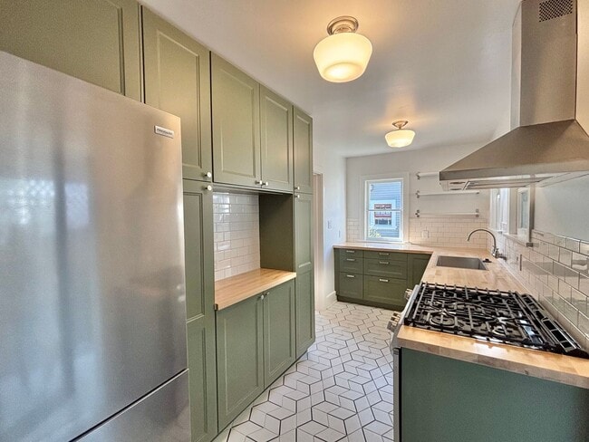 Building Photo - Serene Newly Remodeled 2 bed/ 1 Bath Craftsman Home with Bonus Space and Private Outdoor Space in...