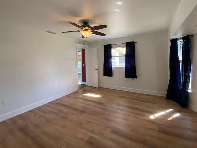 Building Photo - 10123 Bay Ave