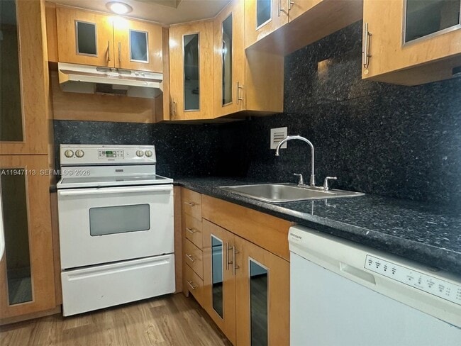 Building Photo - 1000 West Ave