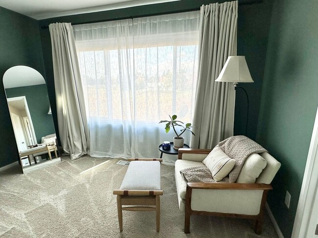 Building Photo - Stunning Stewart Crossing Home!