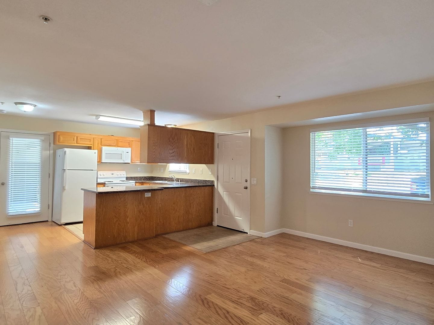 Building Photo - 3845 Blackford Ave