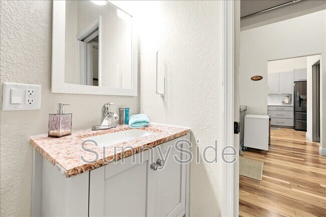 Building Photo - 42 Nottingham Way