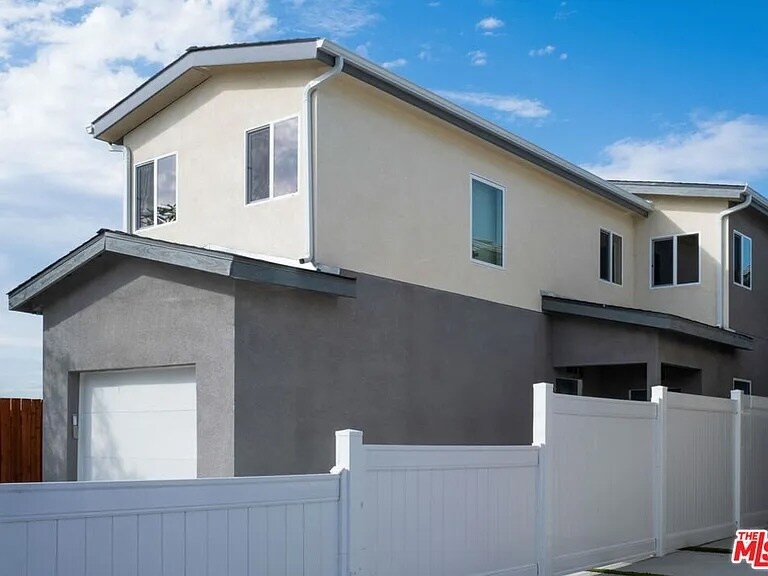 Building Photo - 1673 E 111th St