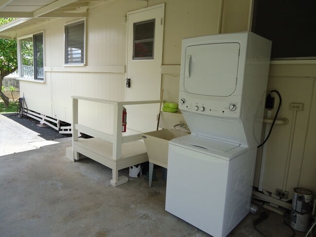 Building Photo - Kailua - Coconut Grove 3 bedroom / 1 bath ...