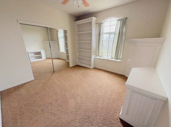 Building Photo - 4290 Lasalle Dr