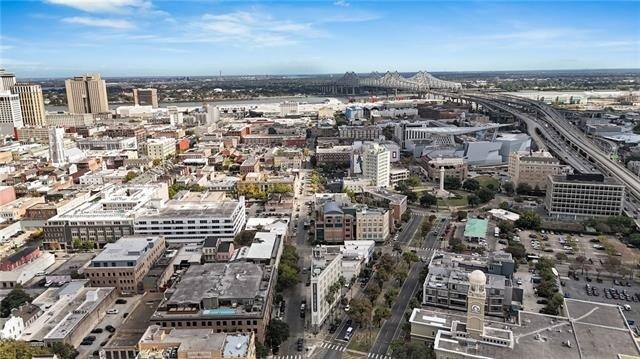 Building Photo - 833 Howard Ave