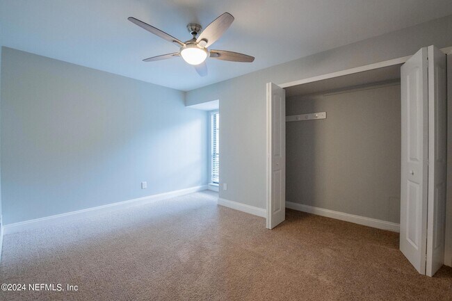 Building Photo - 11448 Sugar Maple Pl S