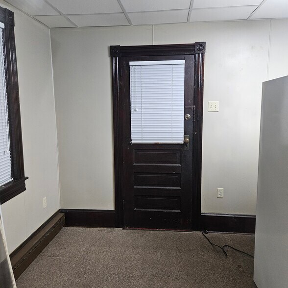 Kitchen 4 - 186 E Main St