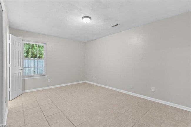 Building Photo - 6048 Brookwood Dr